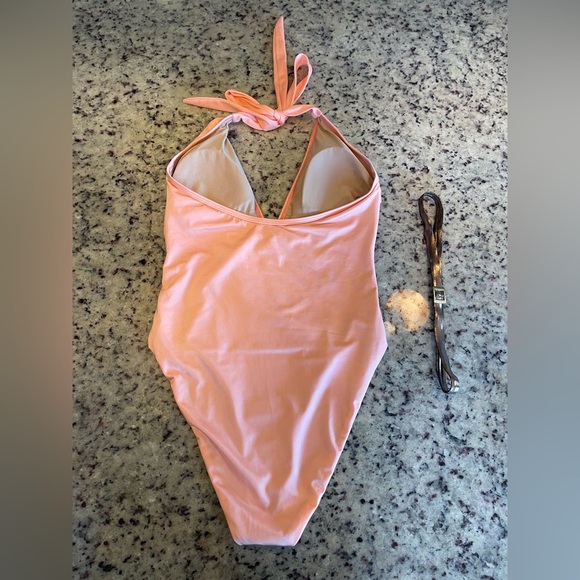 New women’s peach sports illustrated one piece swimsuit size 8 - Picture 3 of 6